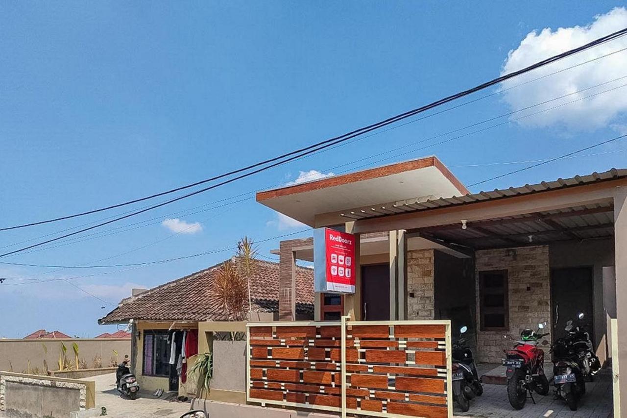 Hotel RedDoorz near BNS Batu Tlekung Zewnętrze zdjęcie
