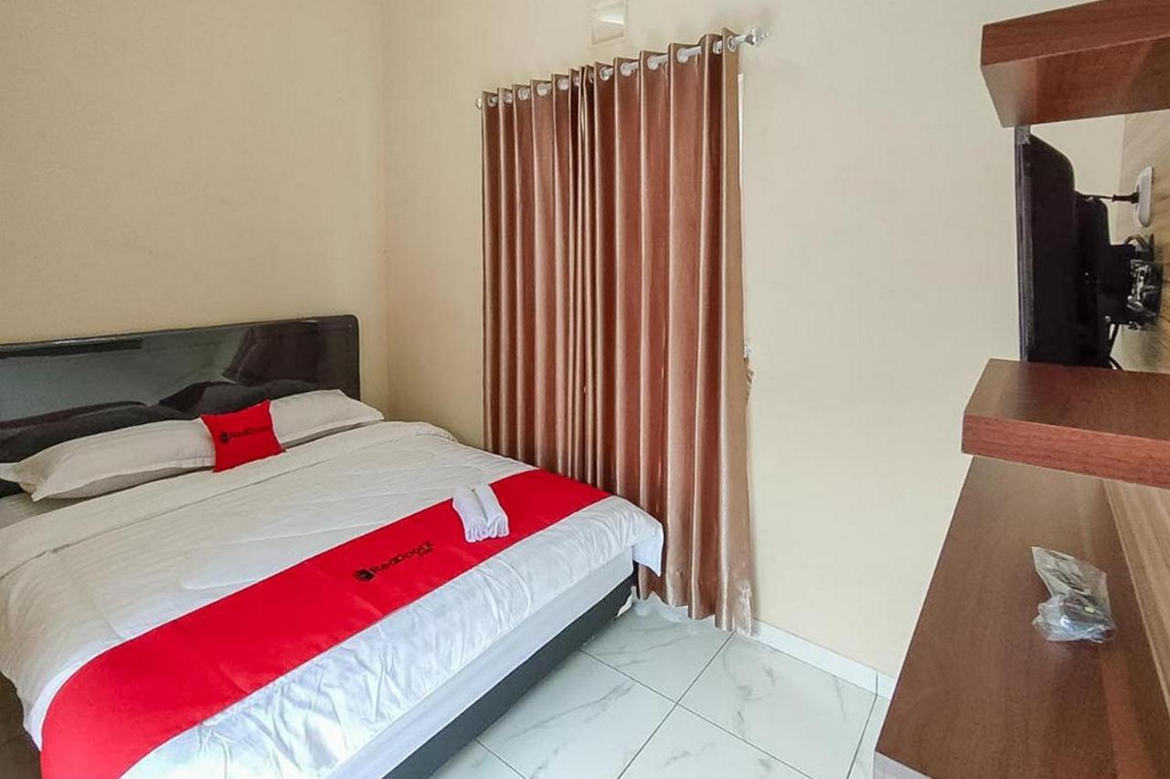 Hotel RedDoorz near BNS Batu Tlekung Zewnętrze zdjęcie